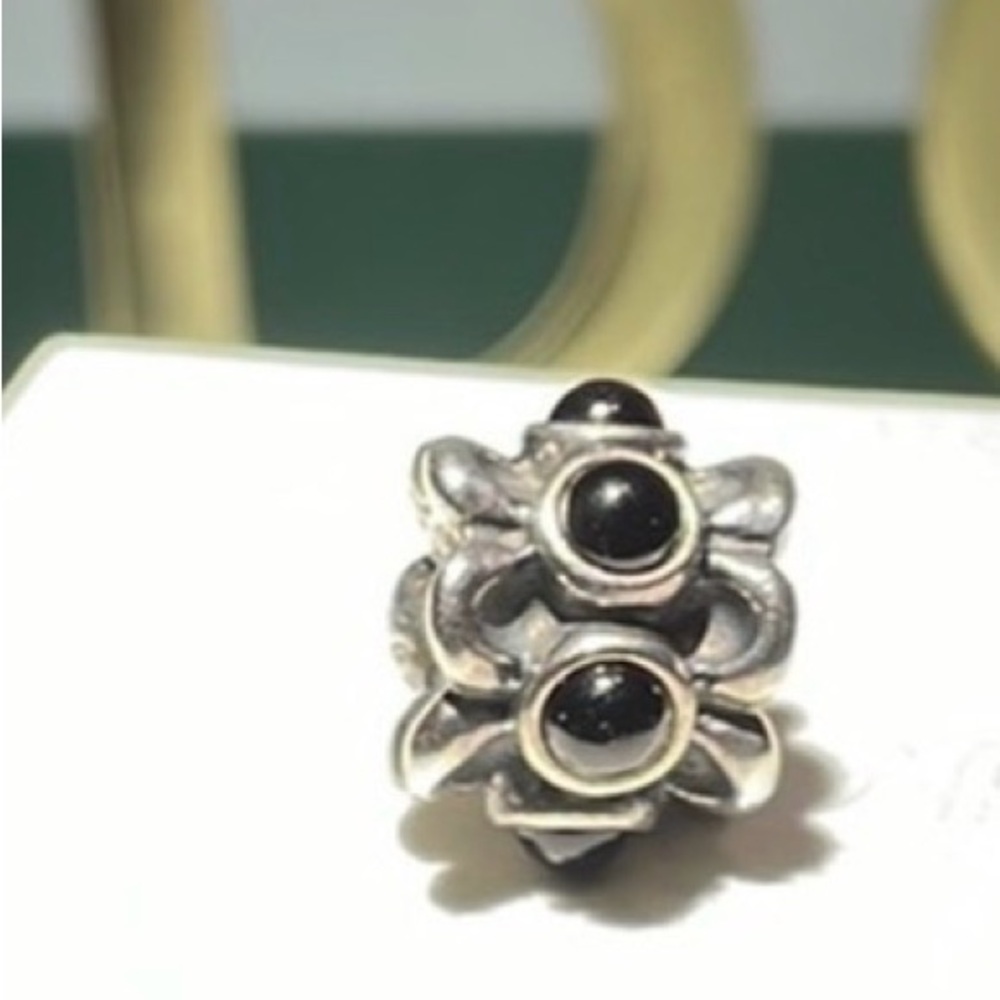 Pandora Black Onyx Round Accents Upon Silver Thread Charm RETIRED